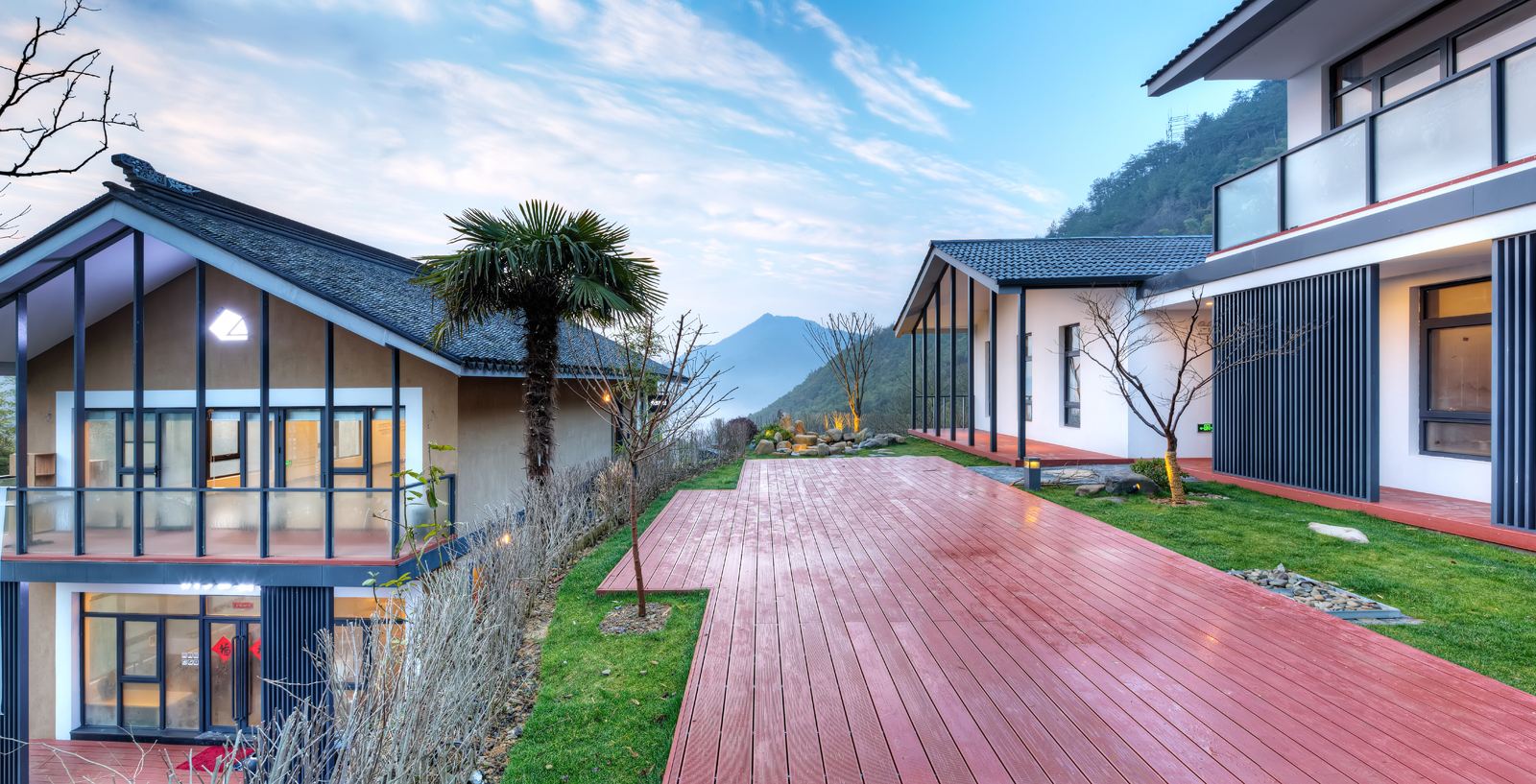 建德玖树云上人文旅店