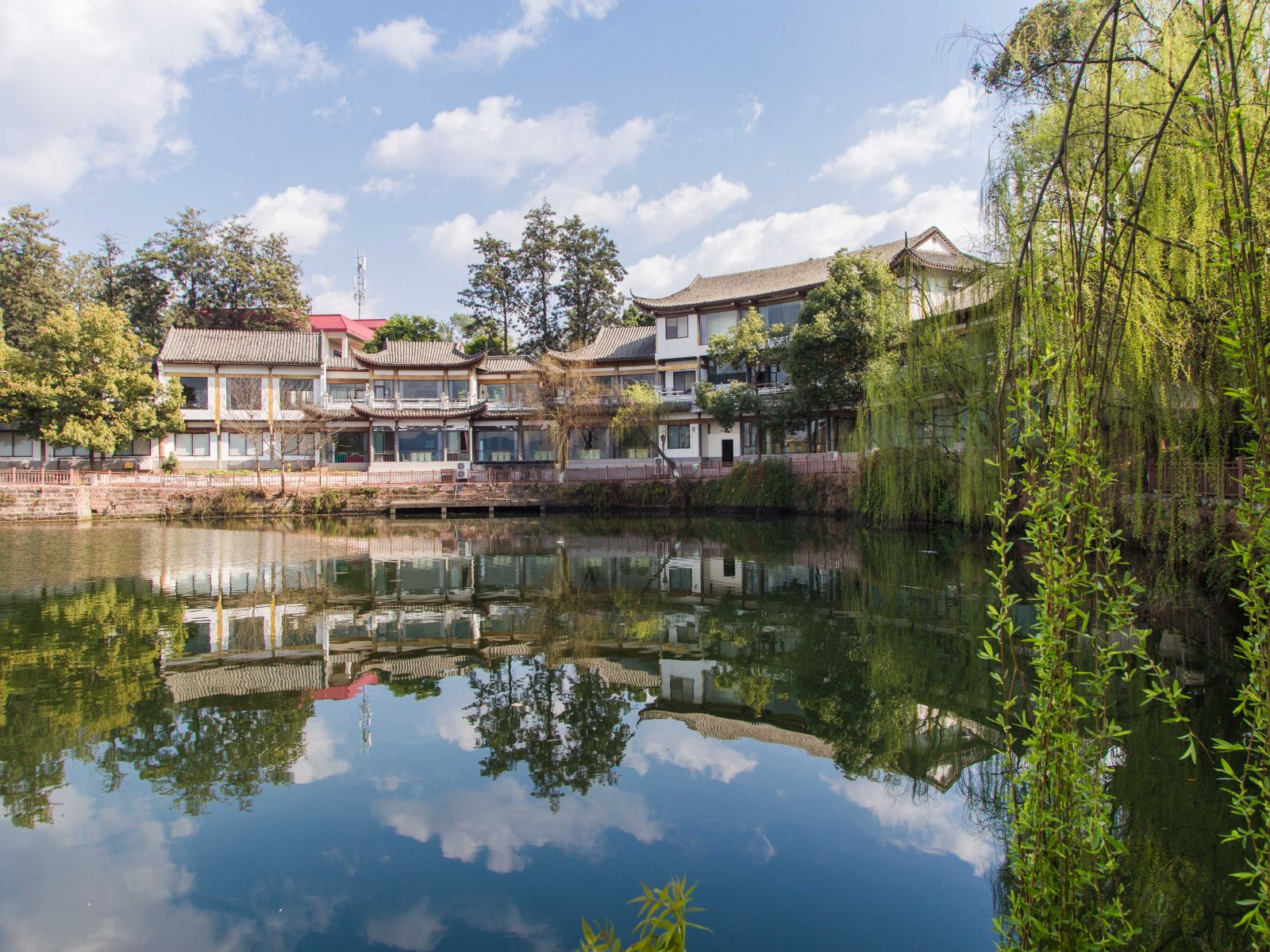 简阳三岔湖花岛酒店