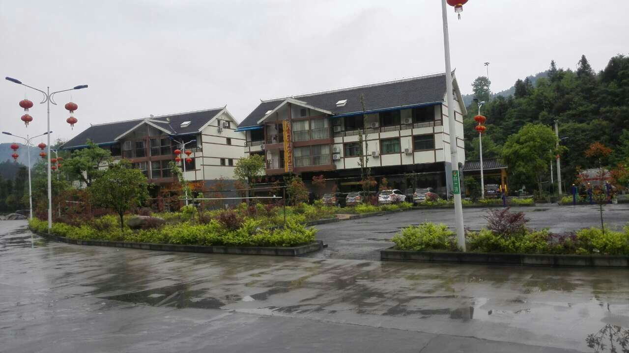江口梵净山聚贤山庄