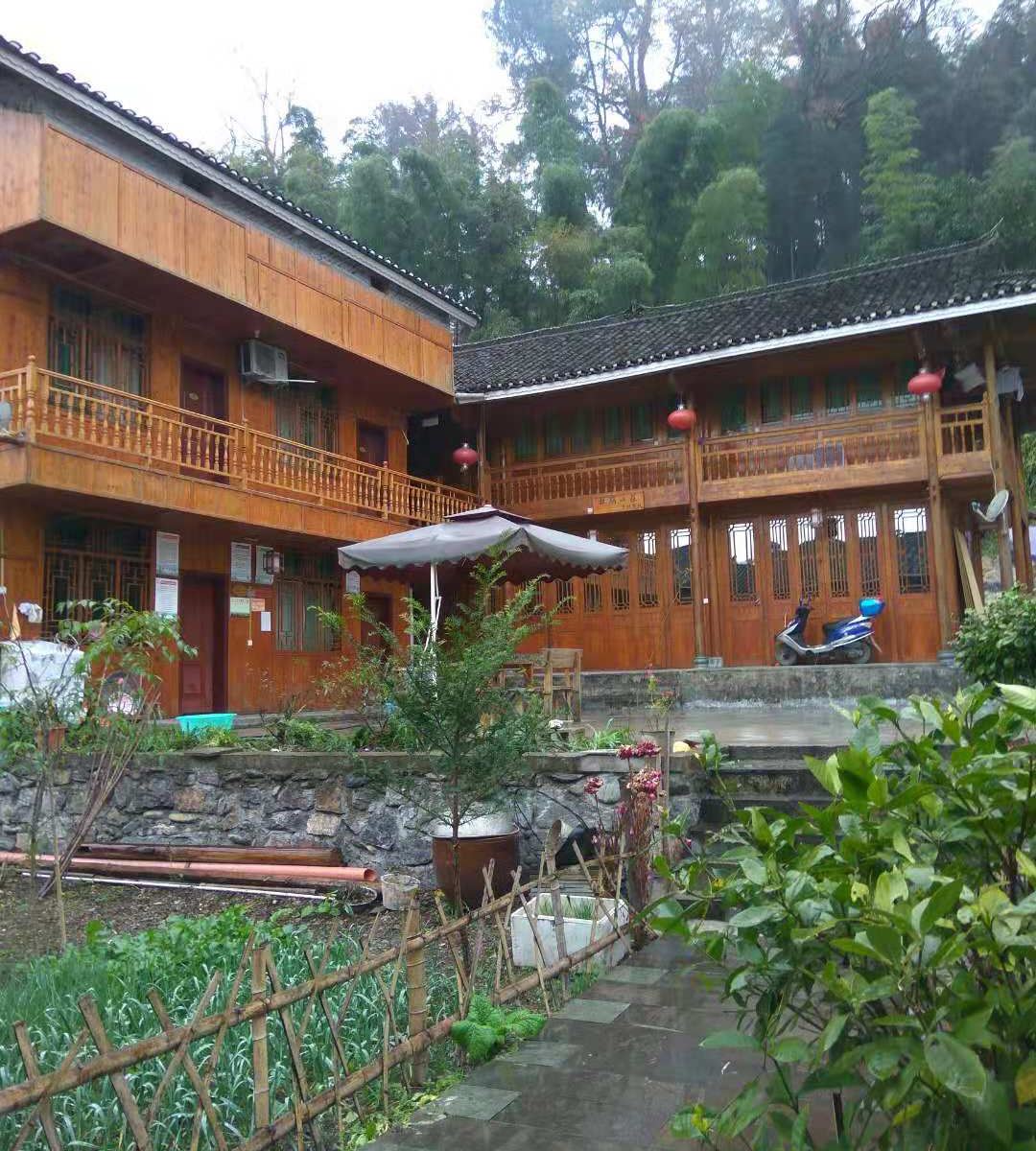 江口梵净山杜鹃山庄