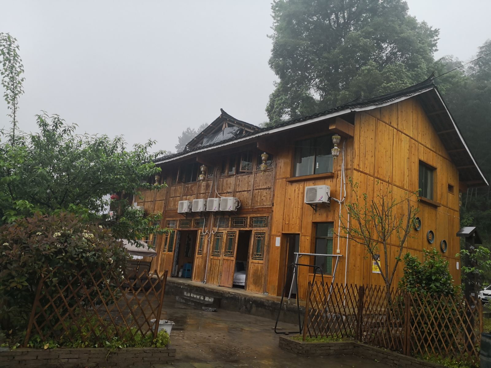 江口梵净山陌上芳菲民宿