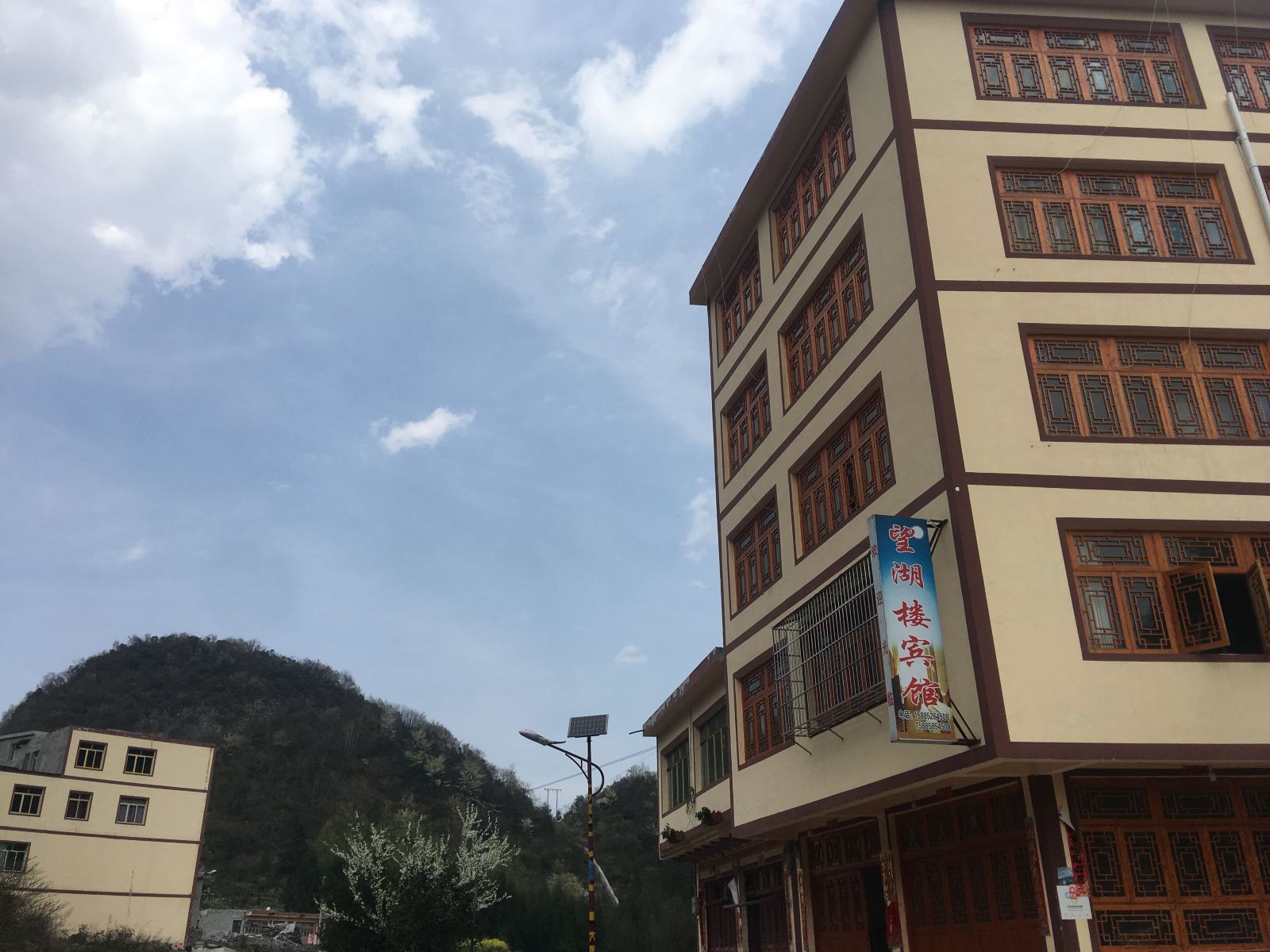百里杜鹃望湖楼宾馆