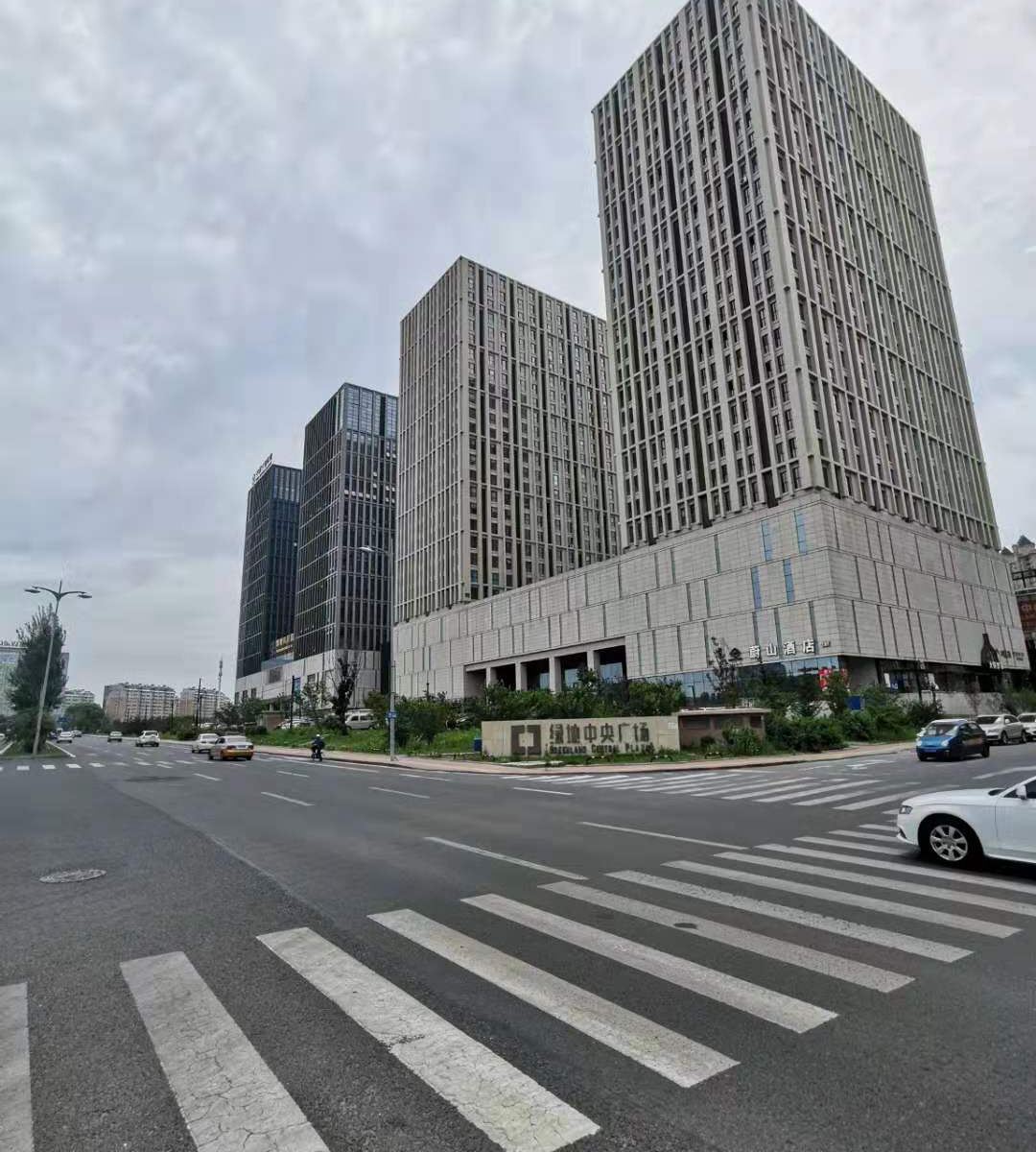 华人易居民宿（长春绿地中央公馆店）