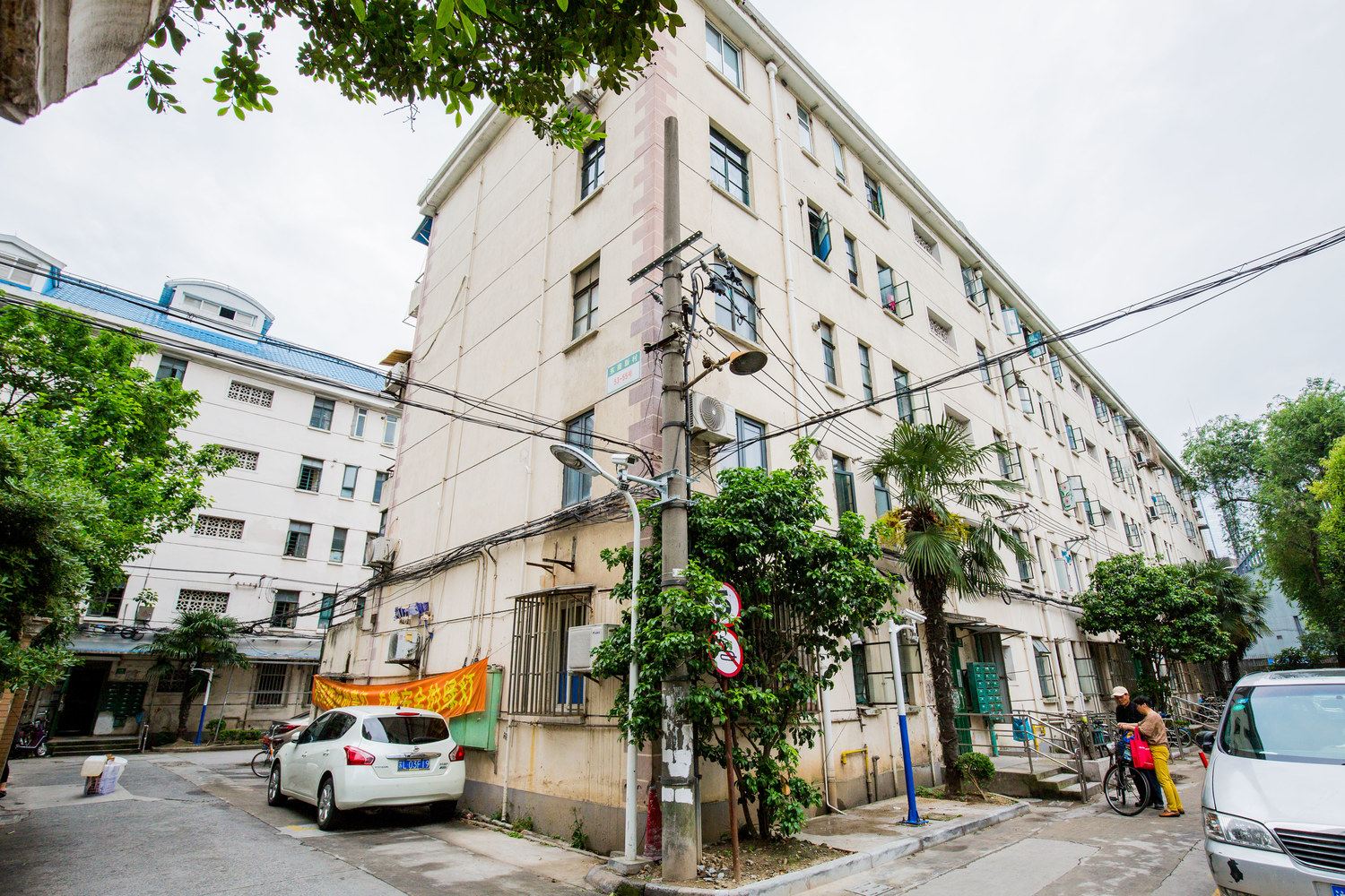 上海陆家嘴八佰伴干净整洁大床独立套间普通公寓