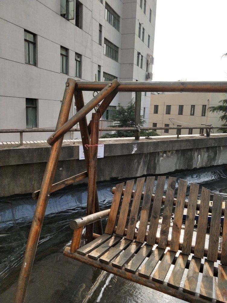 上海深山顶处的石头公寓(2号店)