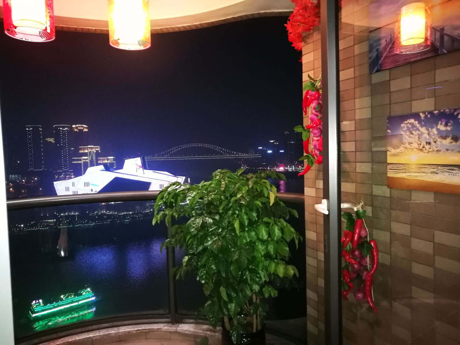 重庆朝天门两江汇洪崖洞旁观景雅居普通公寓