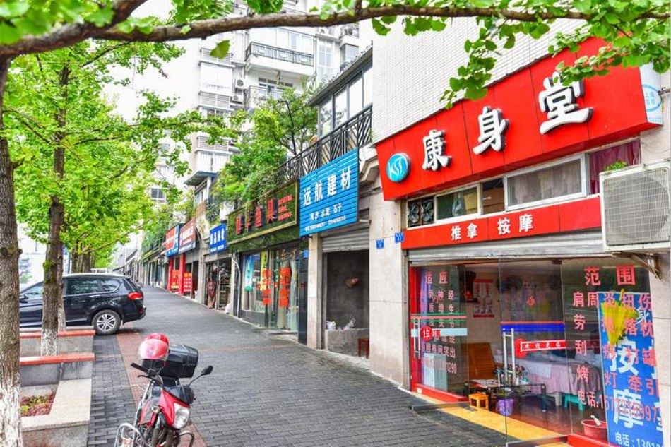 重庆观音桥商圈轻轨旁1室1厅机场附近花园洋普通公寓(分店)