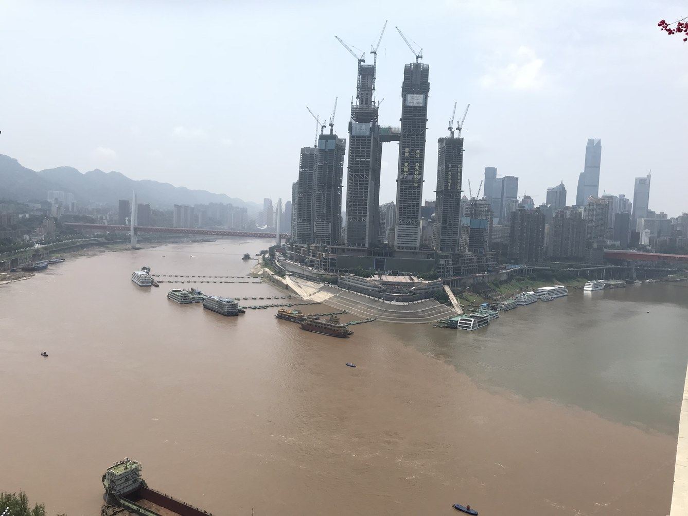 重庆南滨路之家公寓(南滨路钟楼分店)