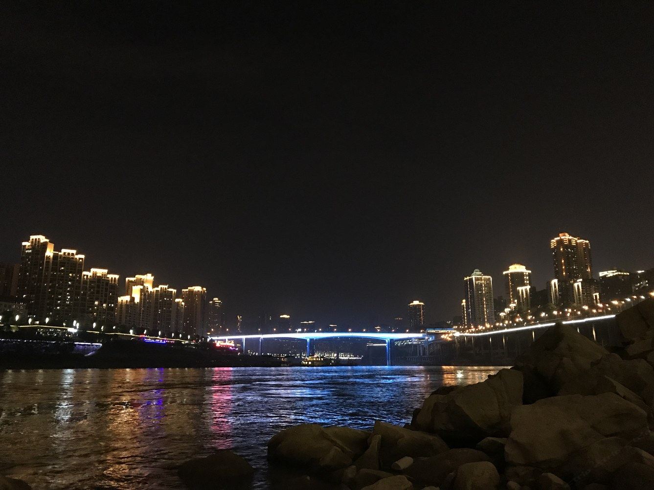 重庆春森彼岸江景之家公寓(三钢二路分店)