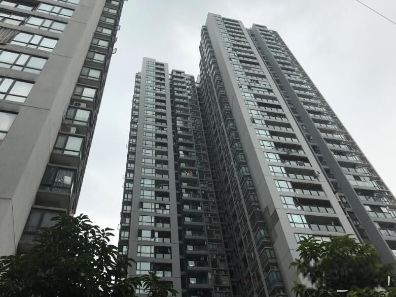 山尔民宿(重庆红旗河沟轻轨站店)