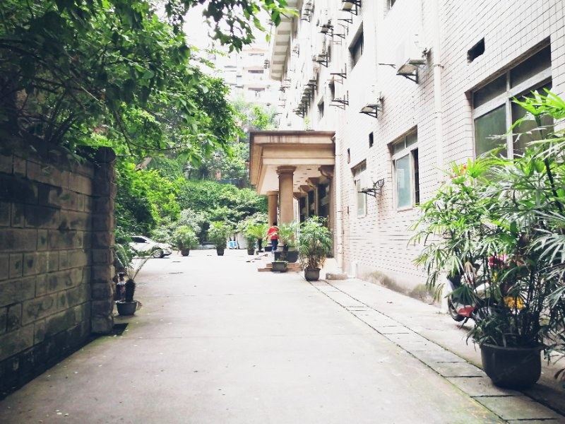 重庆解放碑夏花地铁公寓民宿(4号店)