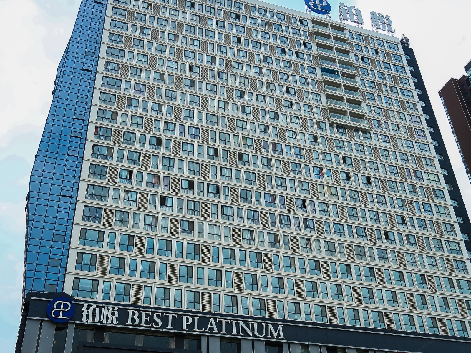 西港酒店(西安科技路西口地铁店)