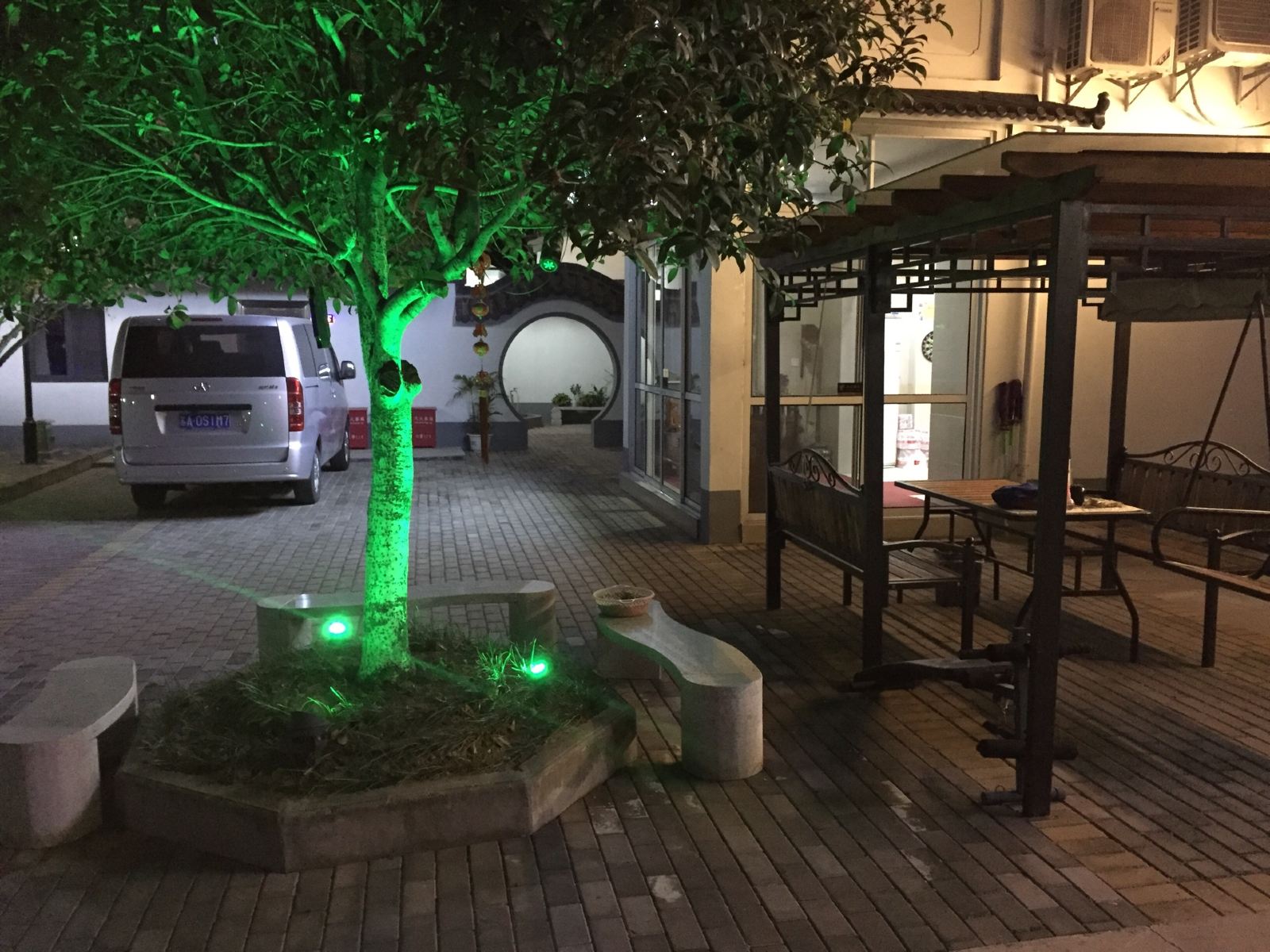 南京1休·悠闲居酒店