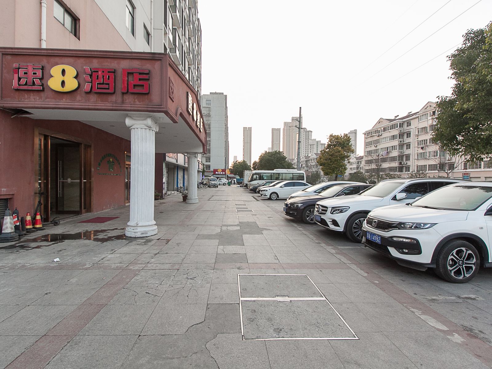 速八酒店(无锡湖滨商业街店)
