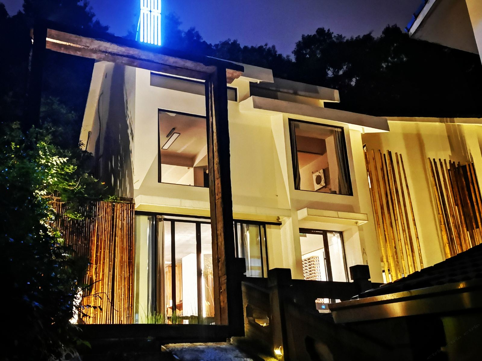 杭州林影夜归民宿