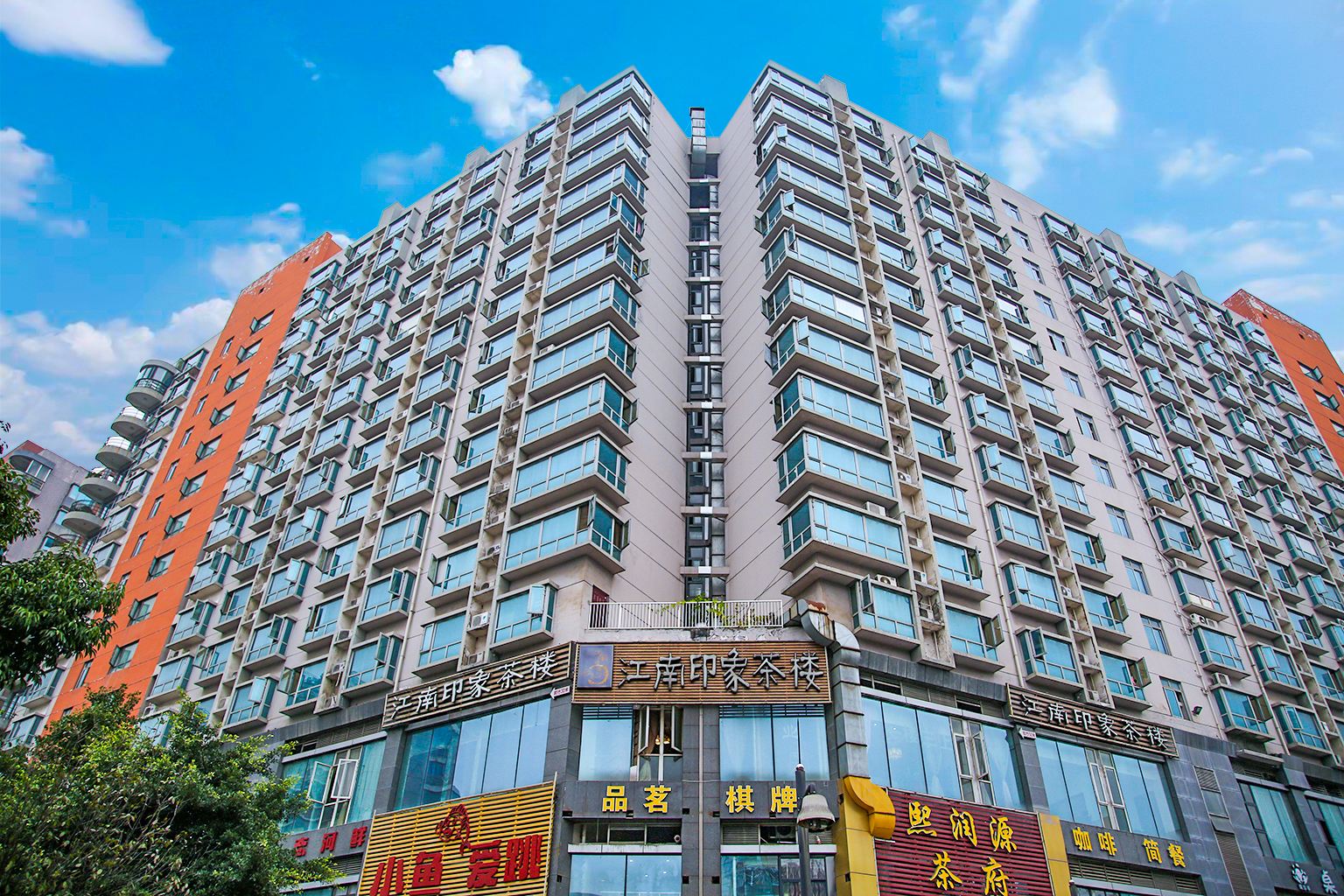 A+阿波罗商务酒店(成都杜甫草堂店)