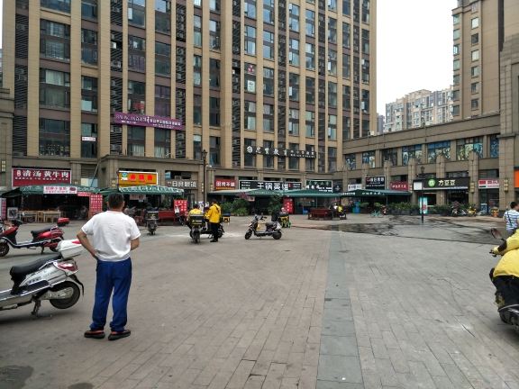 郫县四季酒店公寓