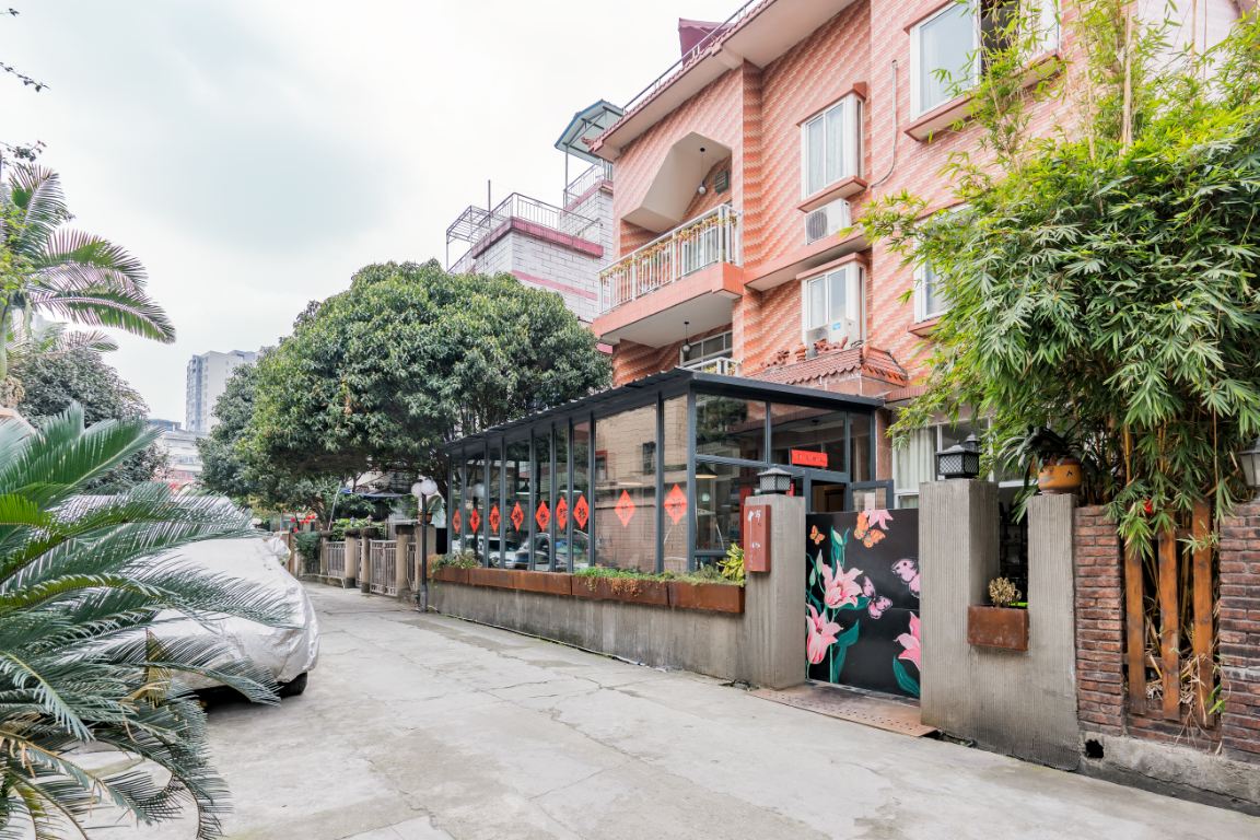 俏山花墅民宿(成都杜甫草堂店)
