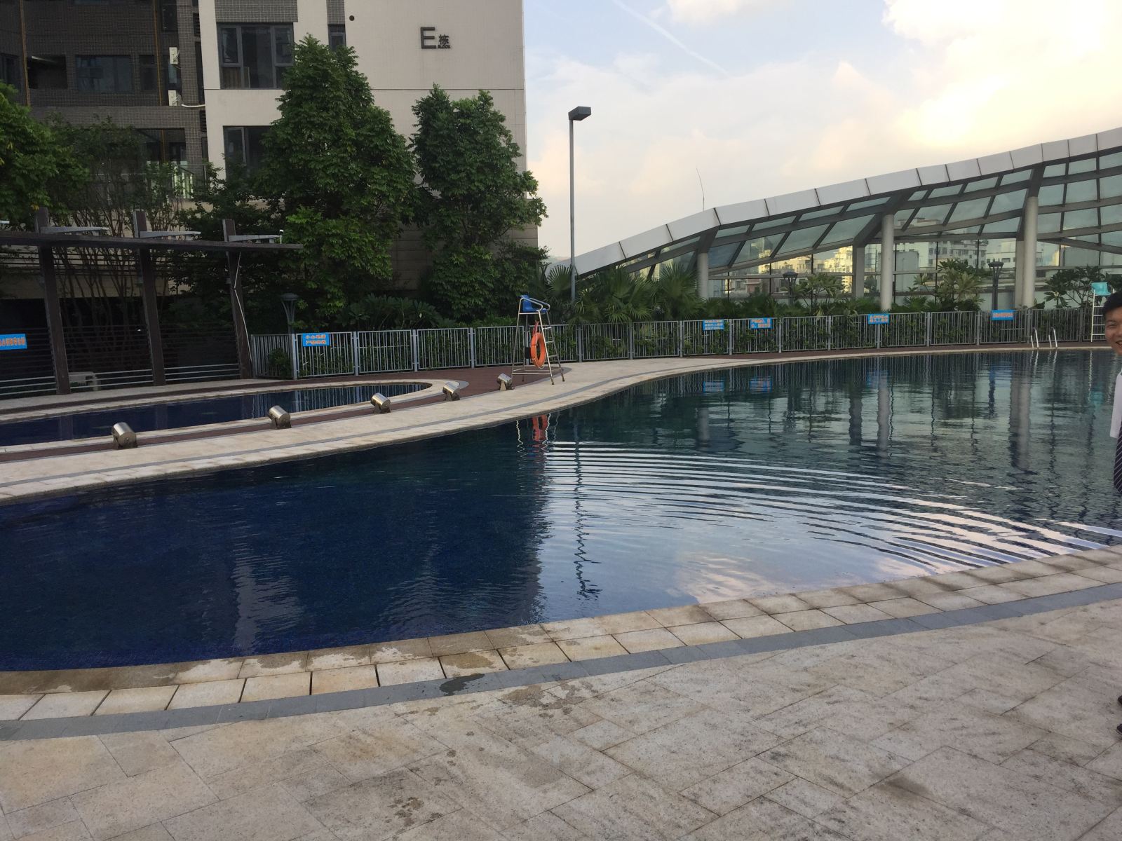 深圳江湖e站民宿