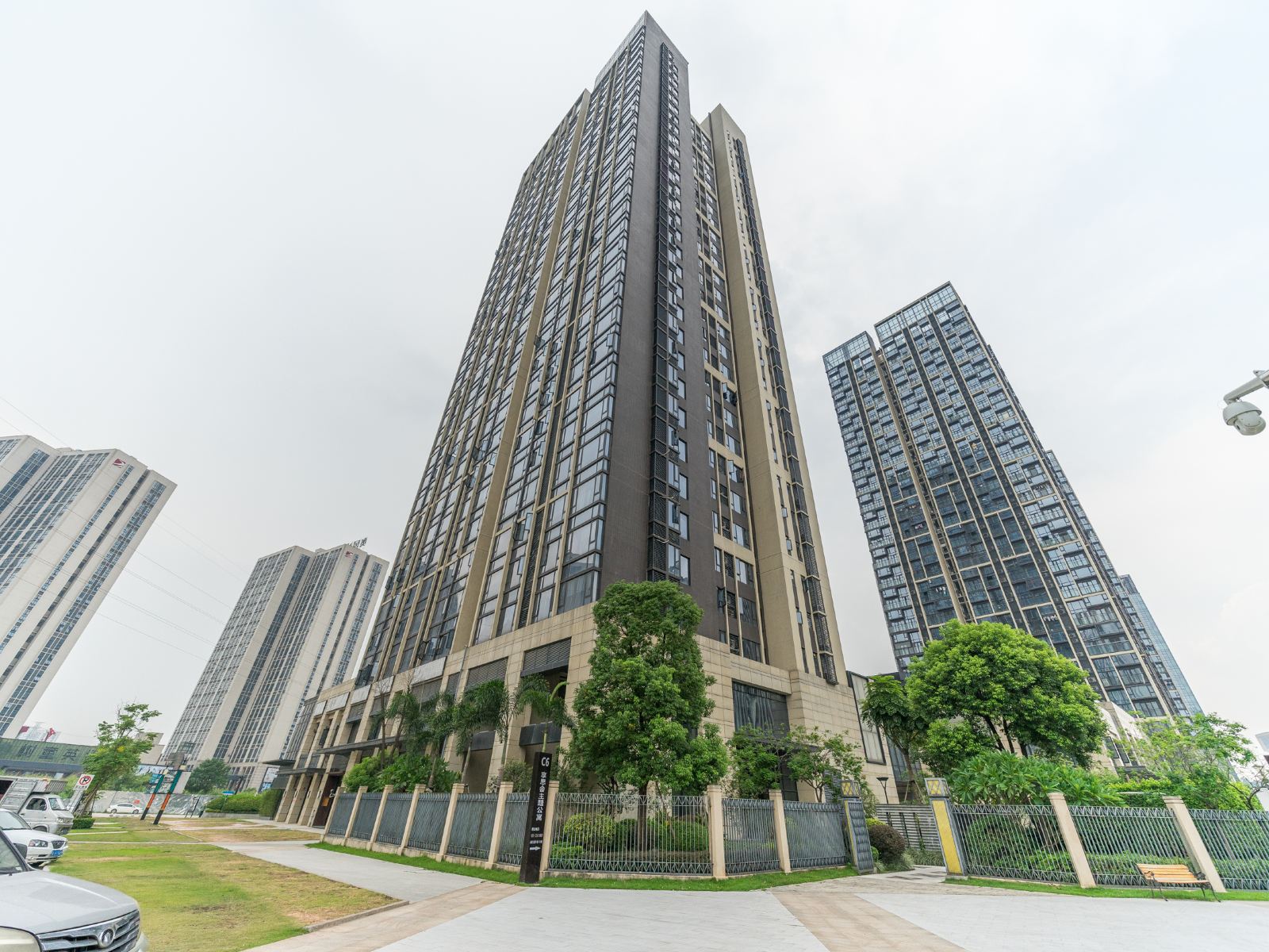 易成主题公寓(广州汉溪长隆地铁站保利大都汇店)