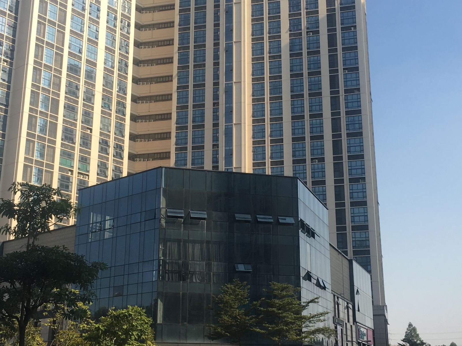 途乐公寓(广州汉溪长隆地铁口店)