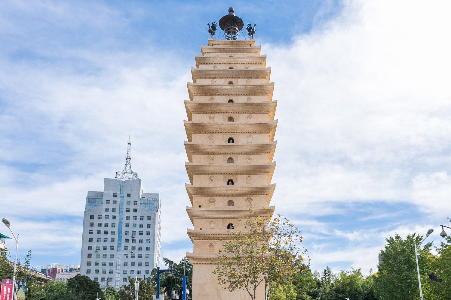 昆明近金马坊忆家主题公寓