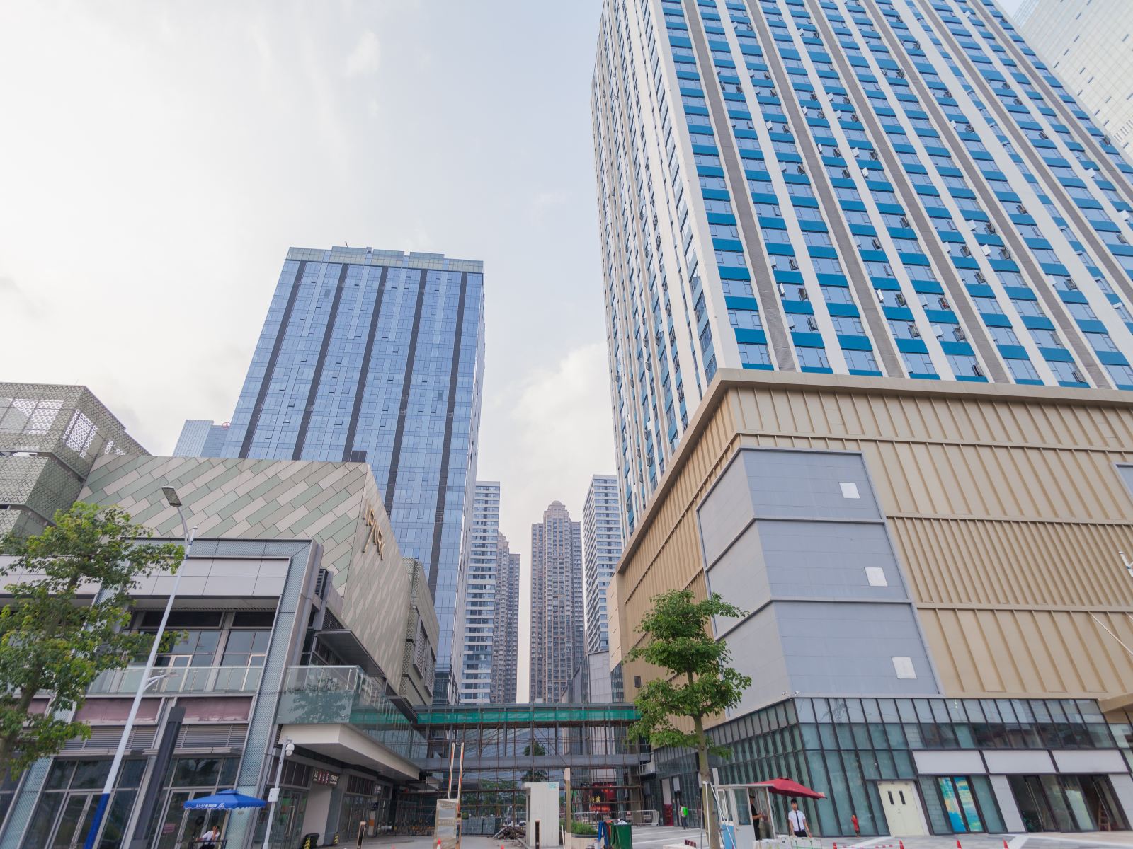 柏啦图精品主题公寓(佛山新凯广场店)