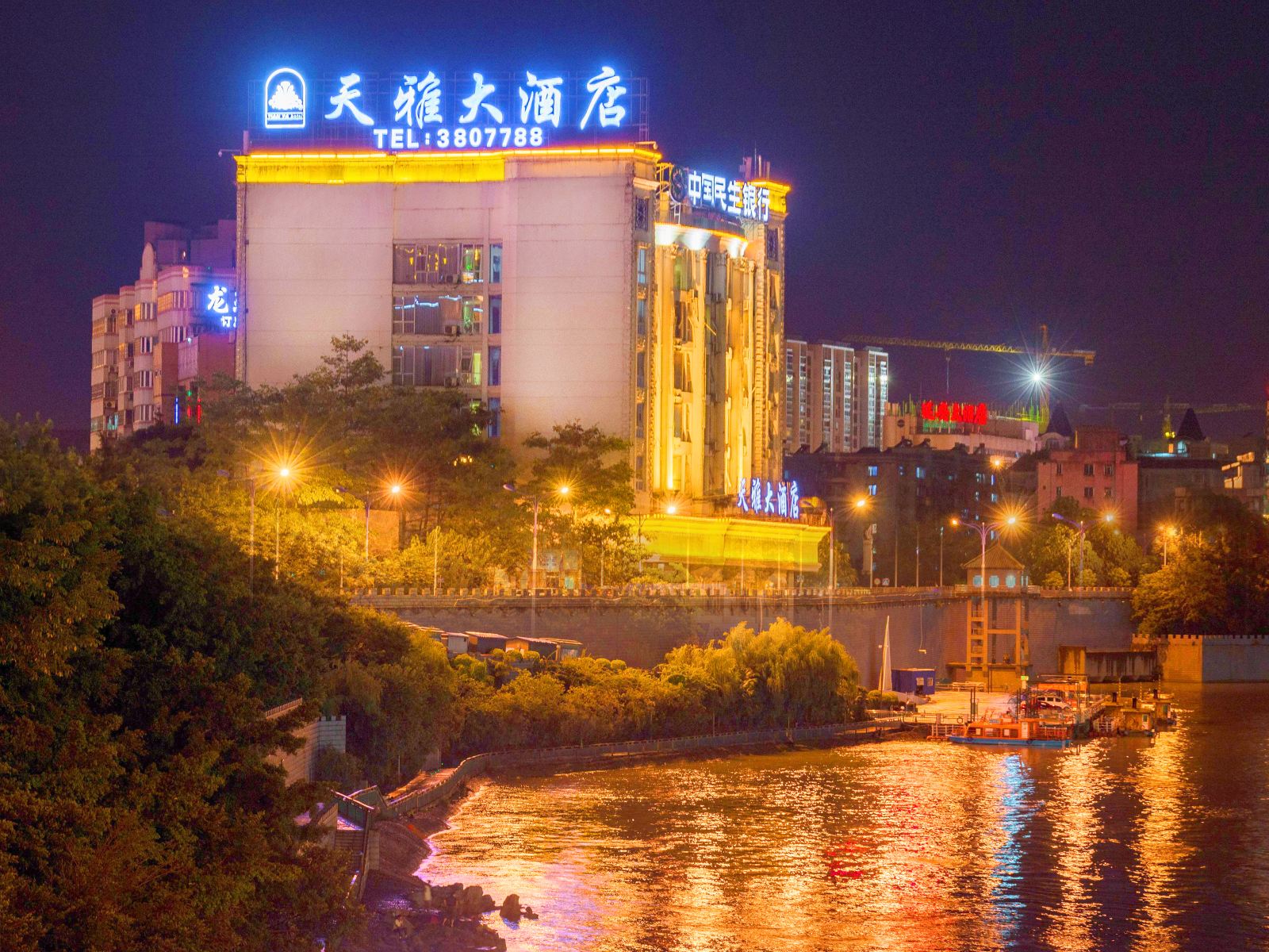 柳州天雅大酒店(谷埠街银泰城店)