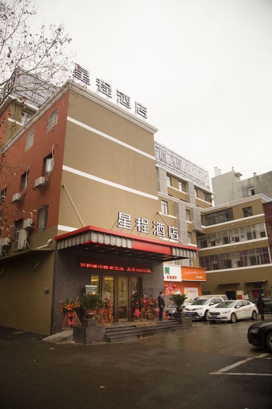 星程酒店(南昌高新大道地铁站店)