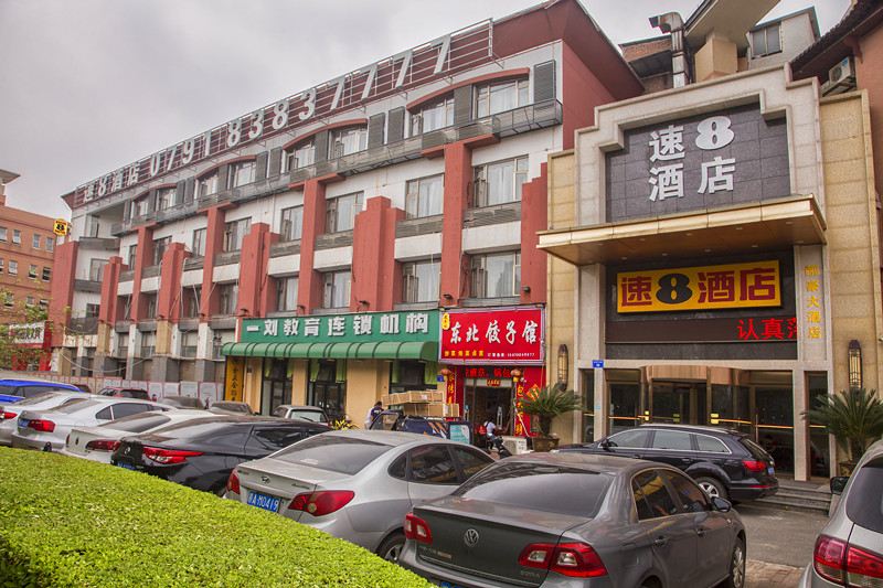 速8酒店(南昌红谷滩翠苑路地铁店)