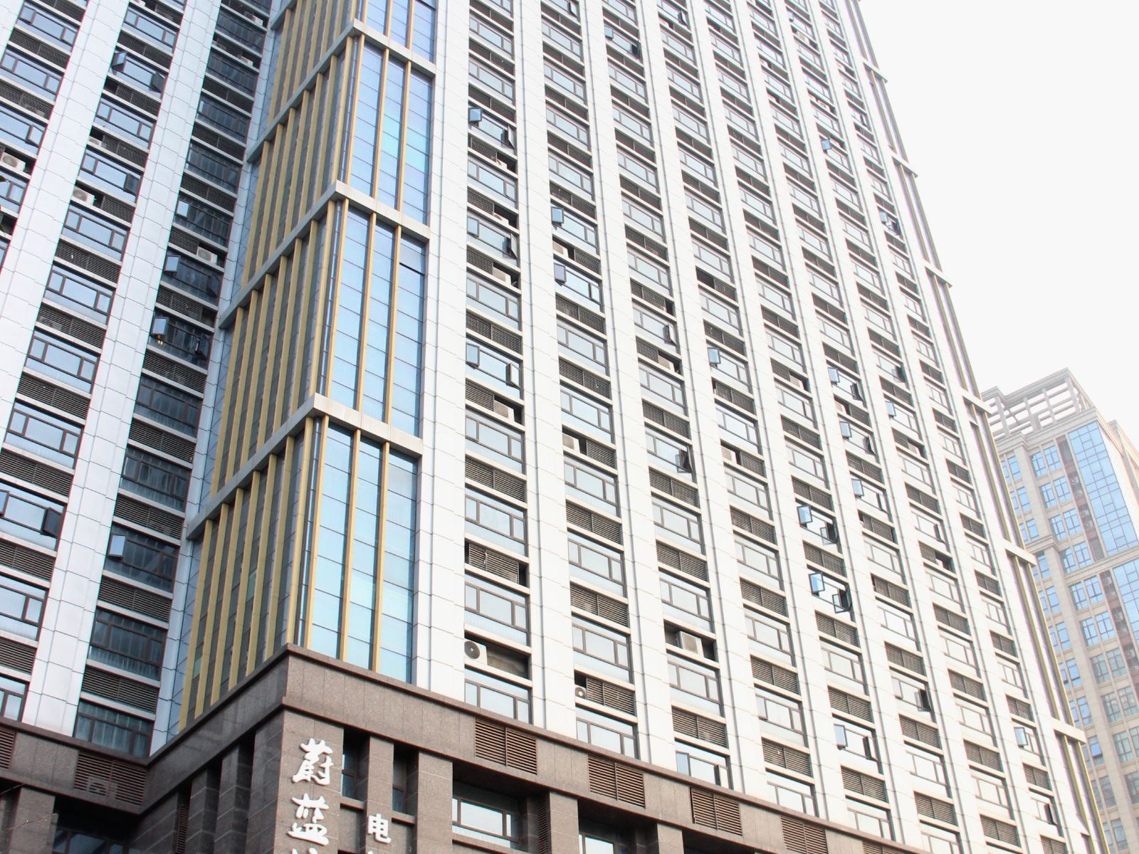 南昌西站滨江悦景酒店