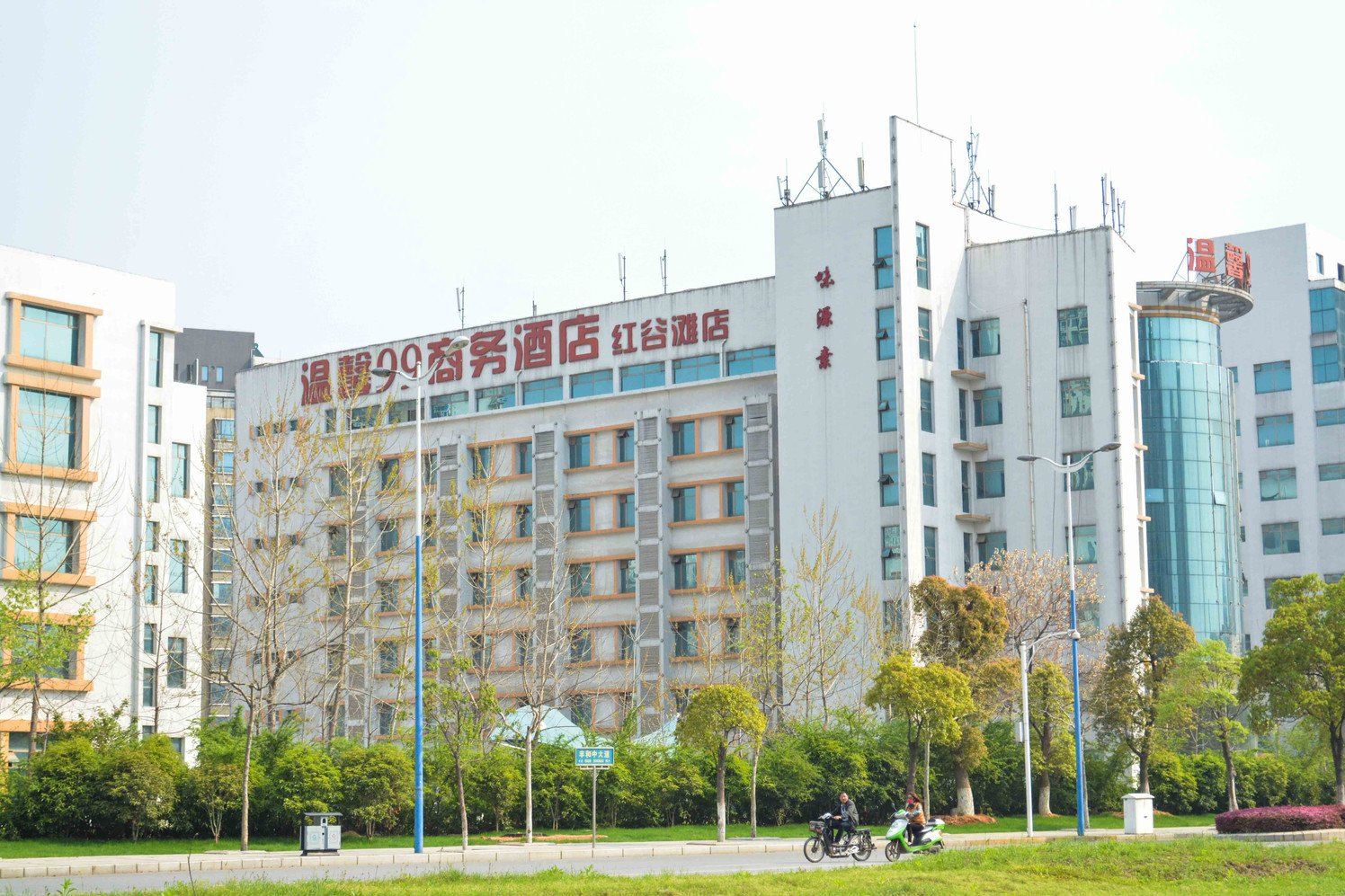 温馨99商务酒店(南昌红谷滩店)
