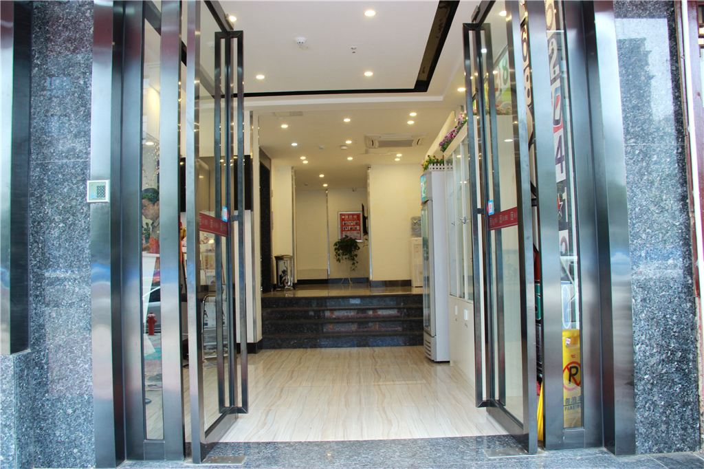 派酒店(南昌红谷滩丰和中大道翠苑路地铁站店)