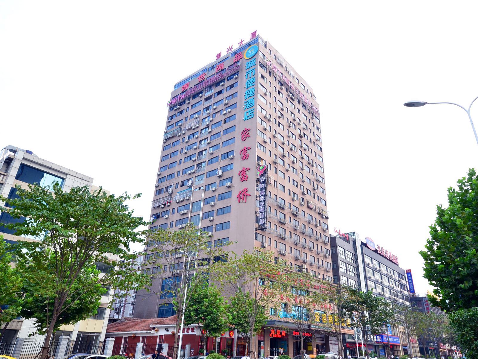 康铂酒店(武汉黄鹤楼复兴路地铁站店)