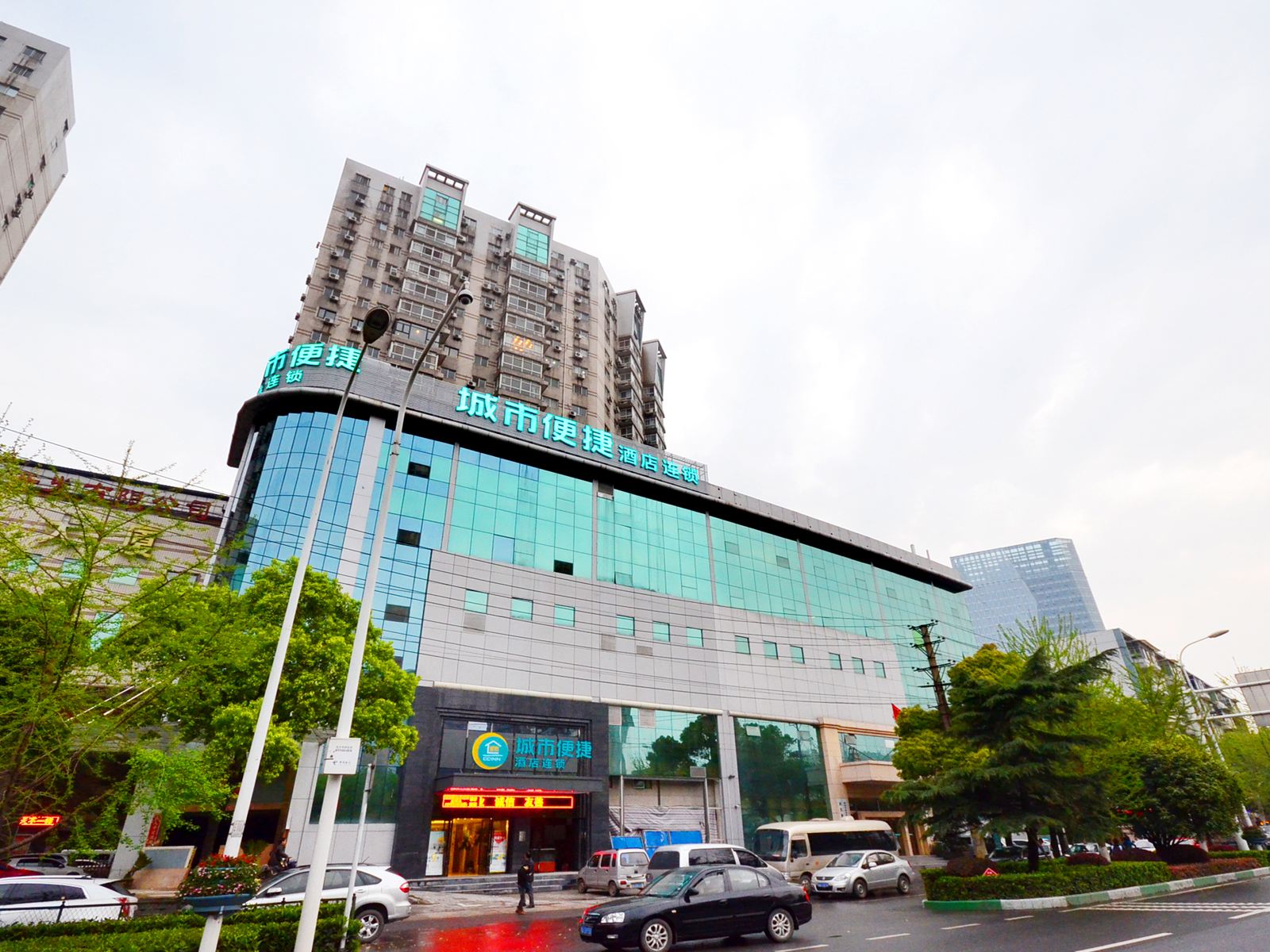 城市便捷酒店(武汉螃蟹岬地铁站店)