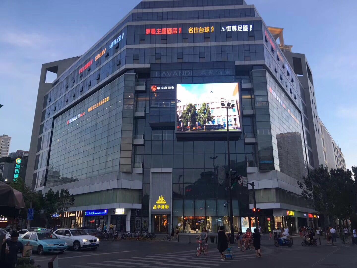 罗曼主题酒店(武汉六渡桥地铁站店)