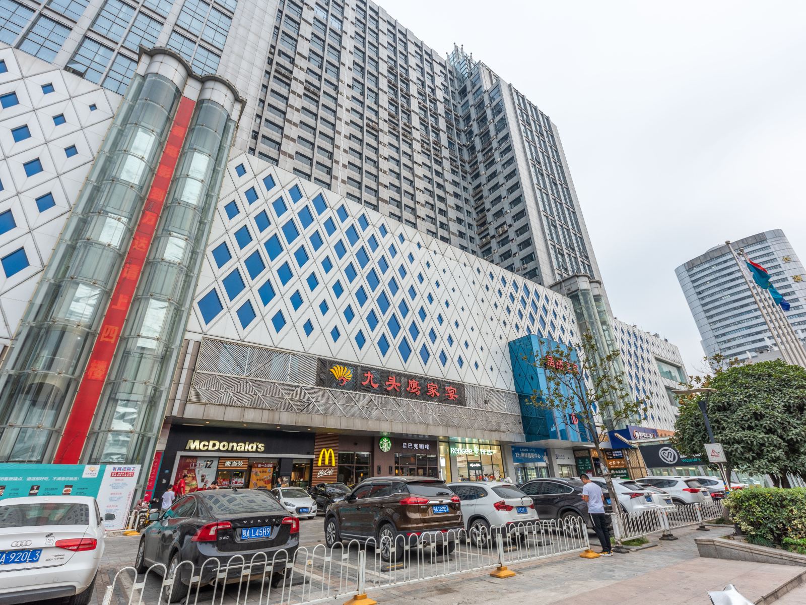岚波湾酒店公寓(武汉岳家嘴地铁站店)