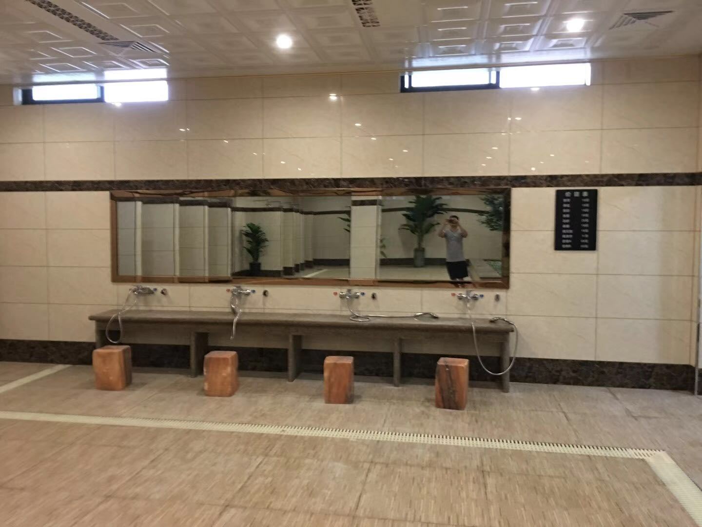 健身娱乐设施