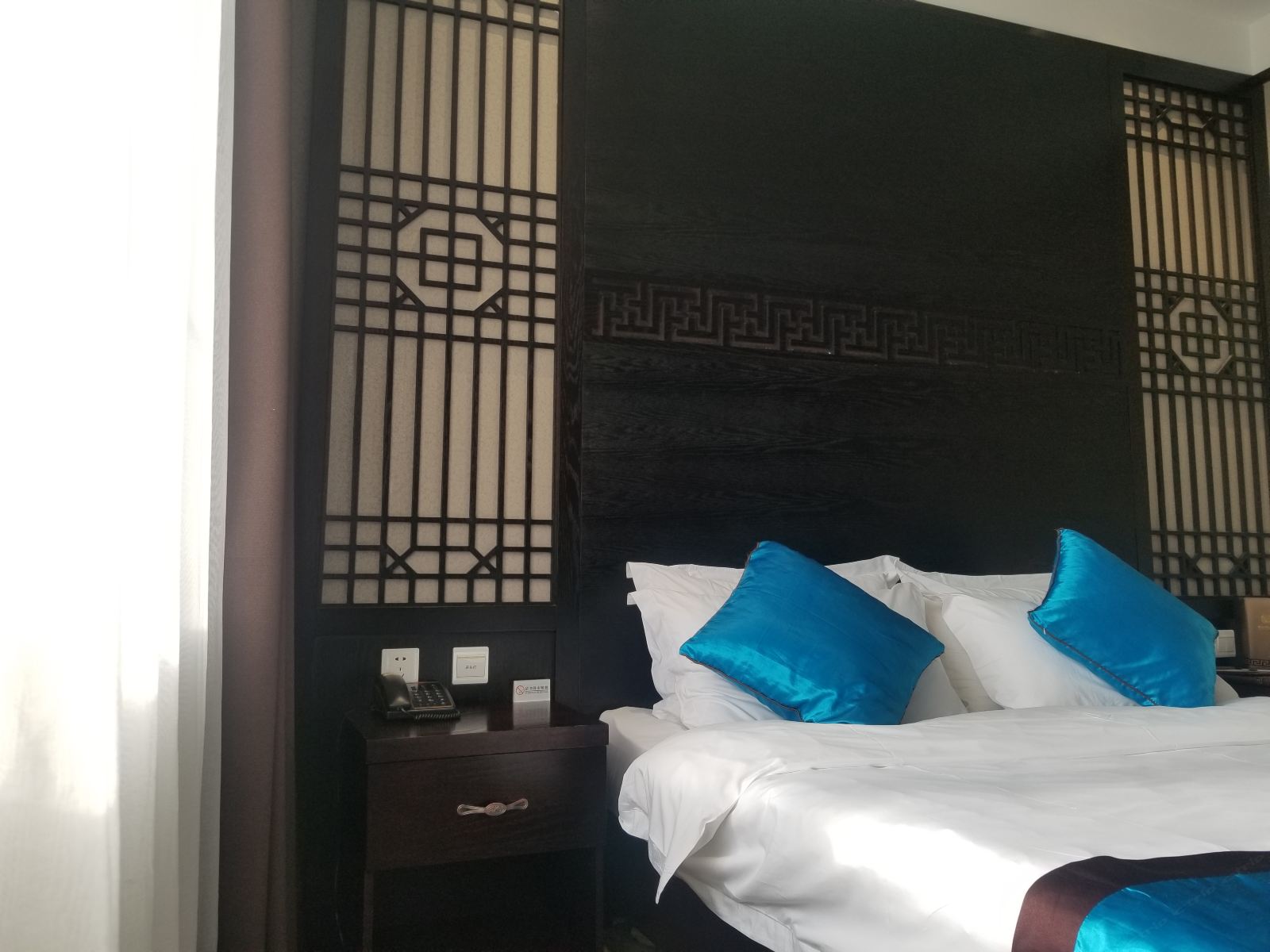 尊惠大床房