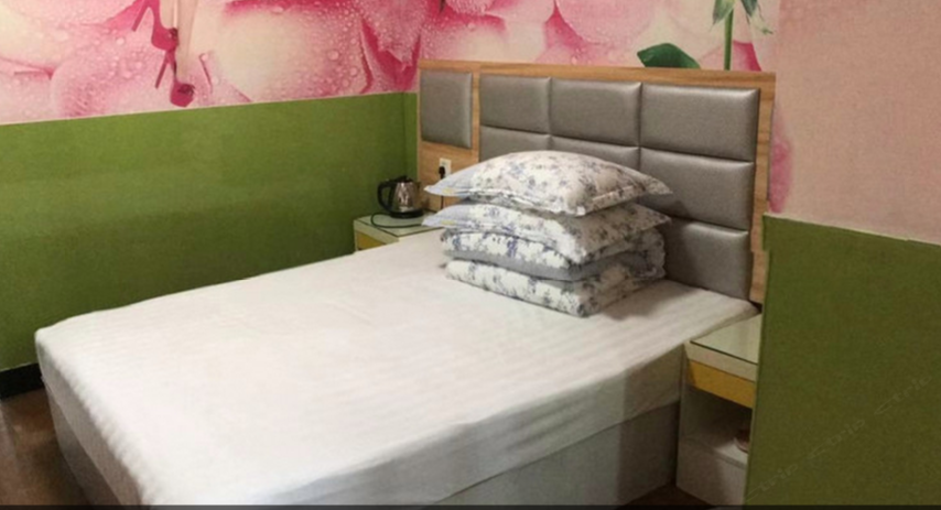 标准大床房C