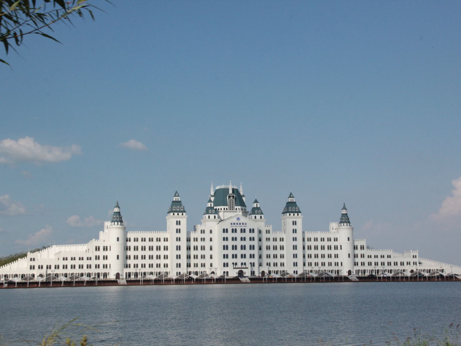 哈尔滨呼兰河口湿地公园雪莲城堡酒店