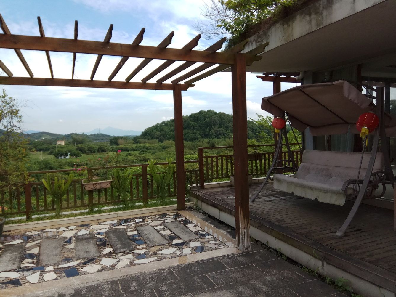 广州甜里头透着酸客栈