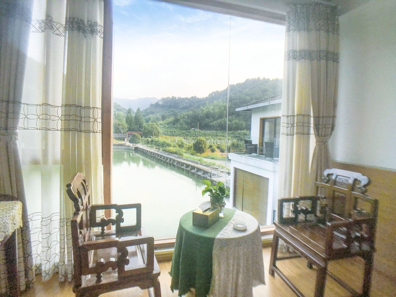 舒适湖景房