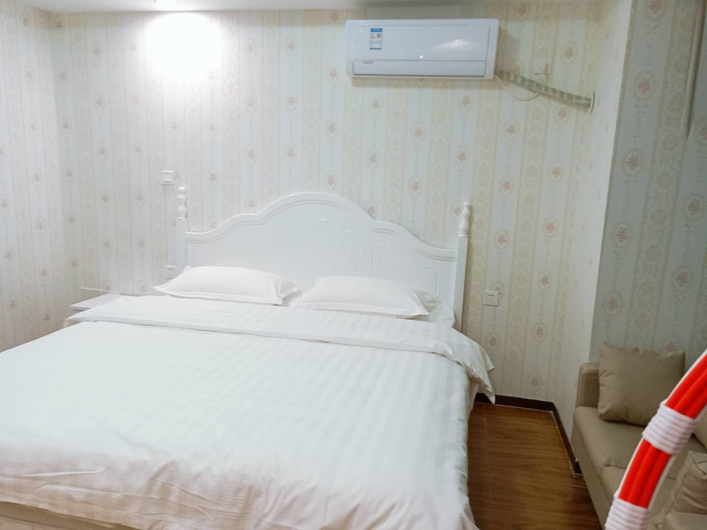 情有独钟大床房