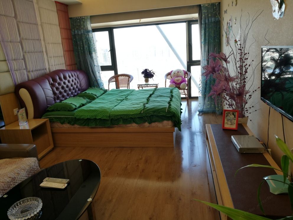 情侣大床房