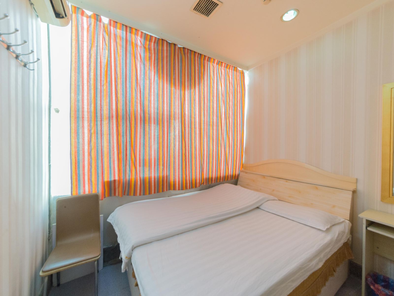 阳光大床房