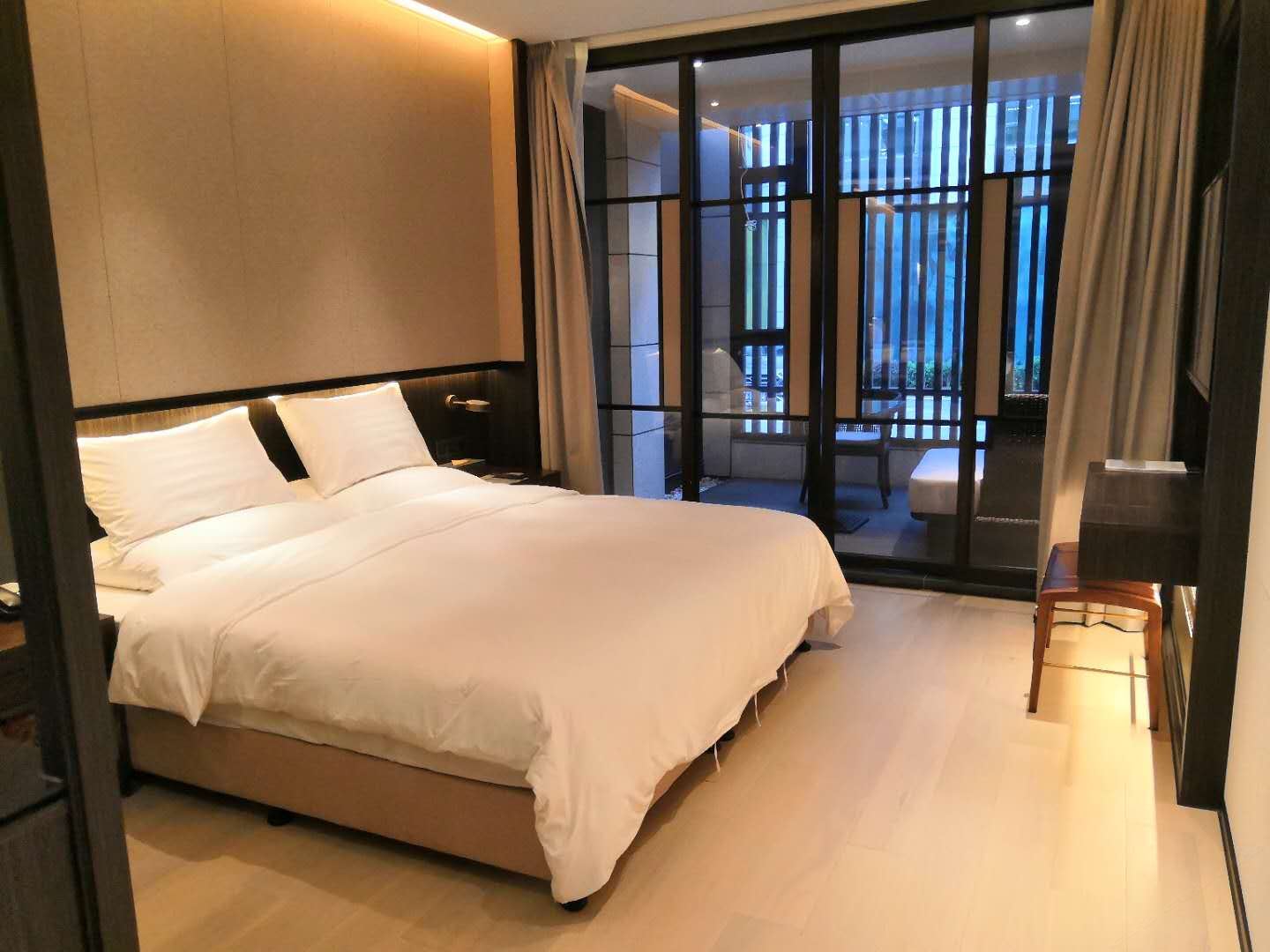 雅致庭院大床房