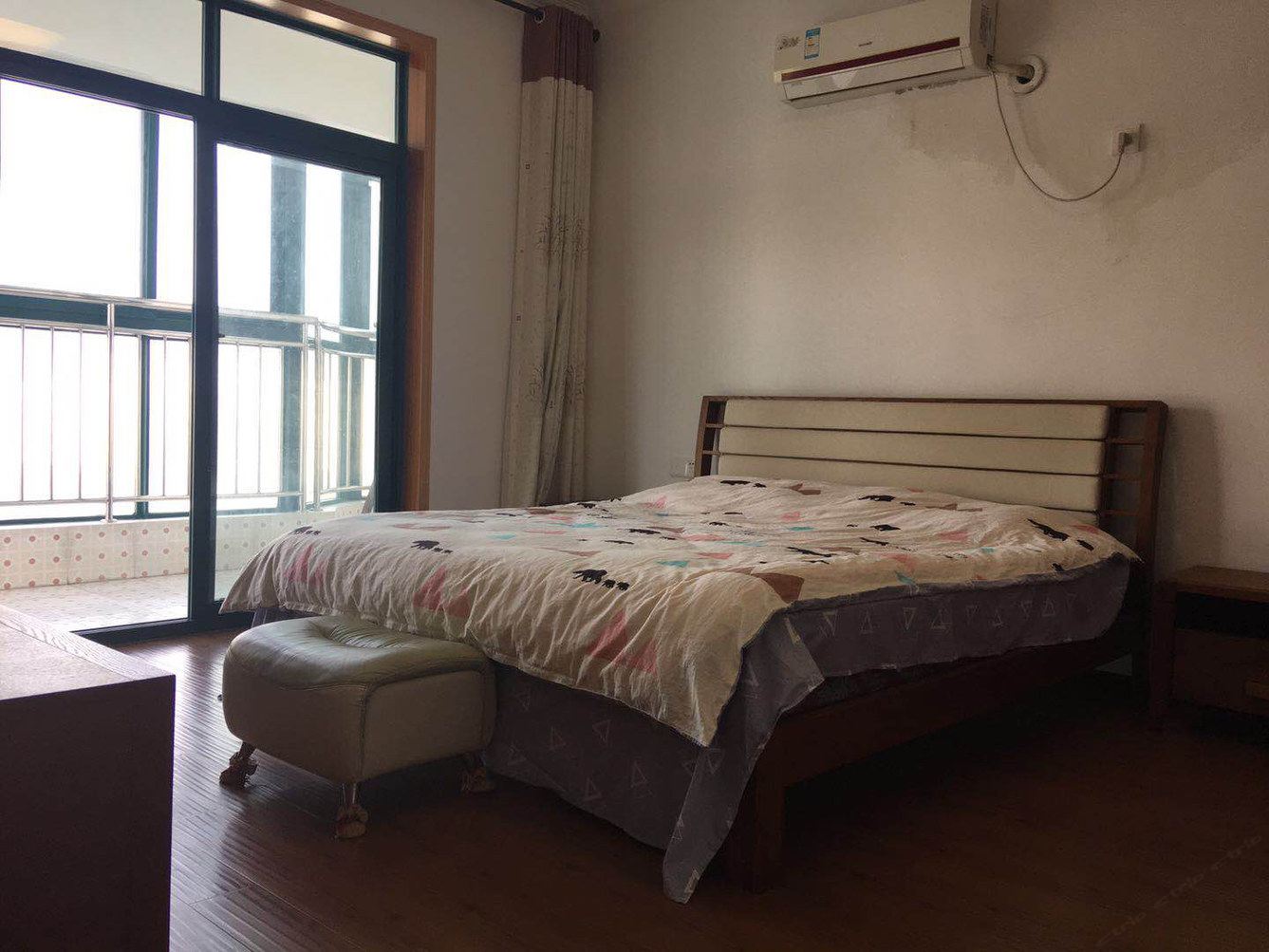 阳台大床房