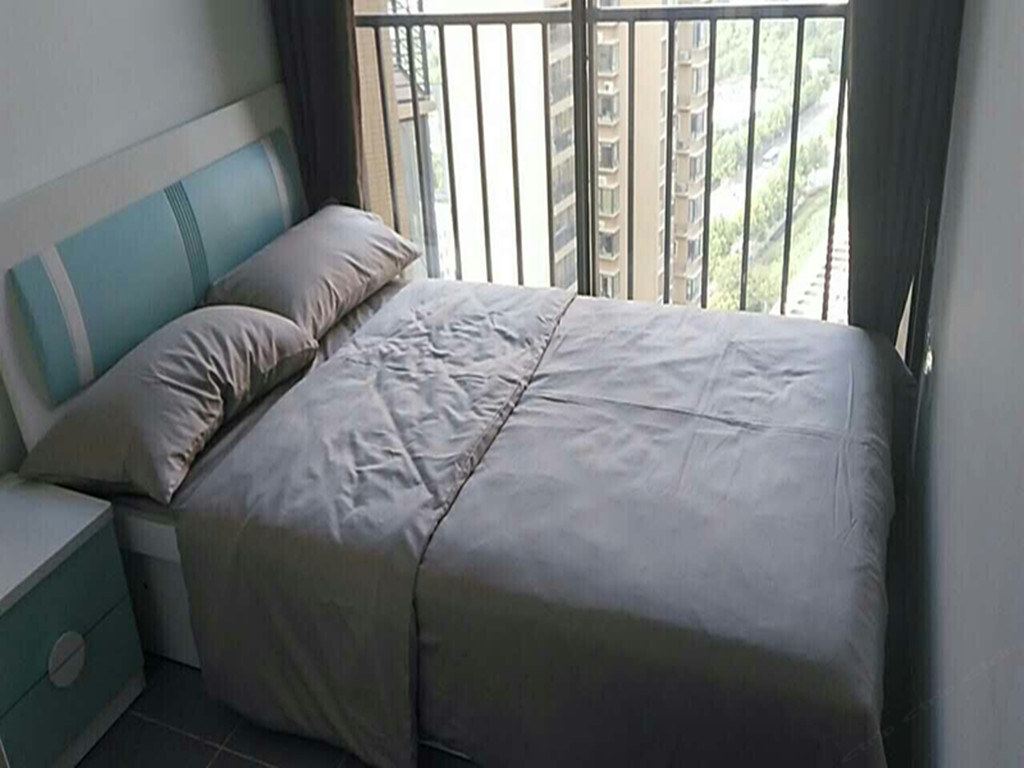盘龙一中二室一厅