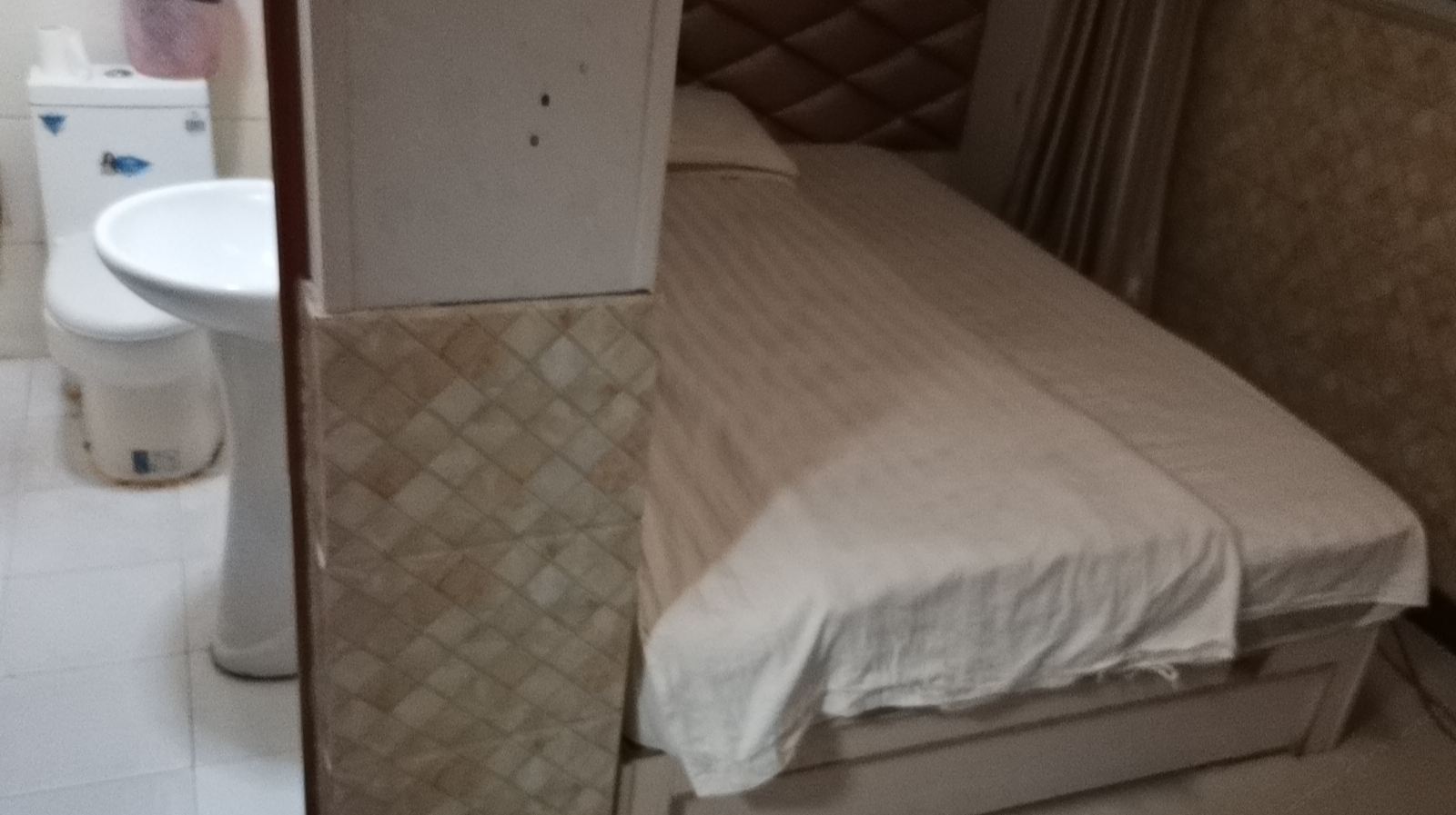 经济大床房